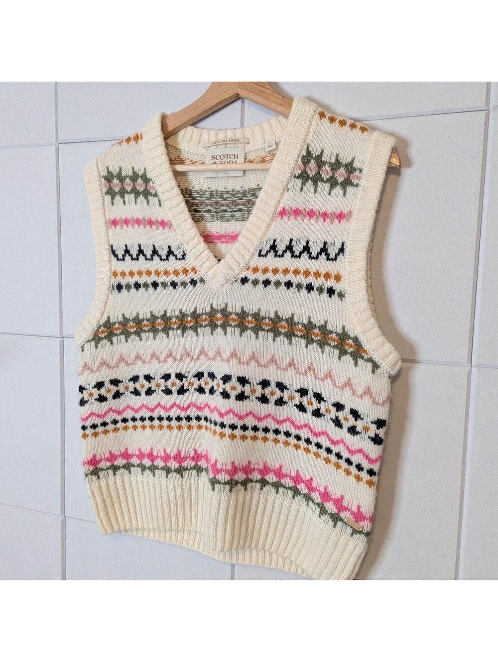 Scotch & Soda relaxed fair isle V neck sweater vest - Picture 3 of 7